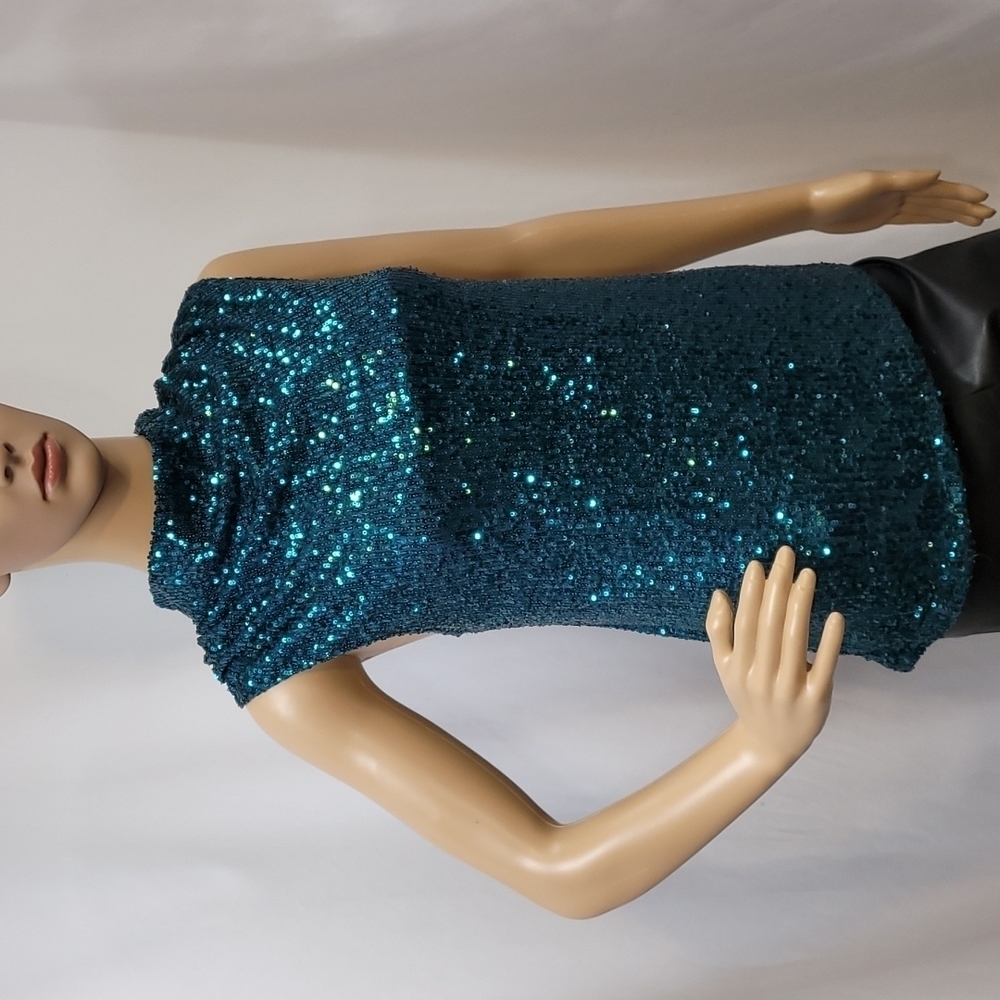 Cable and Gauge Draped Sequin Sleeveless Top - Picture 5 of 8